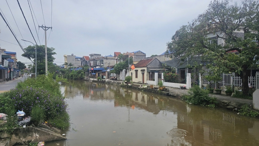 Người mẹ ôm con 5 tháng tuổi nhảy sông ở Ninh Bình, bé tử vong thương tâm