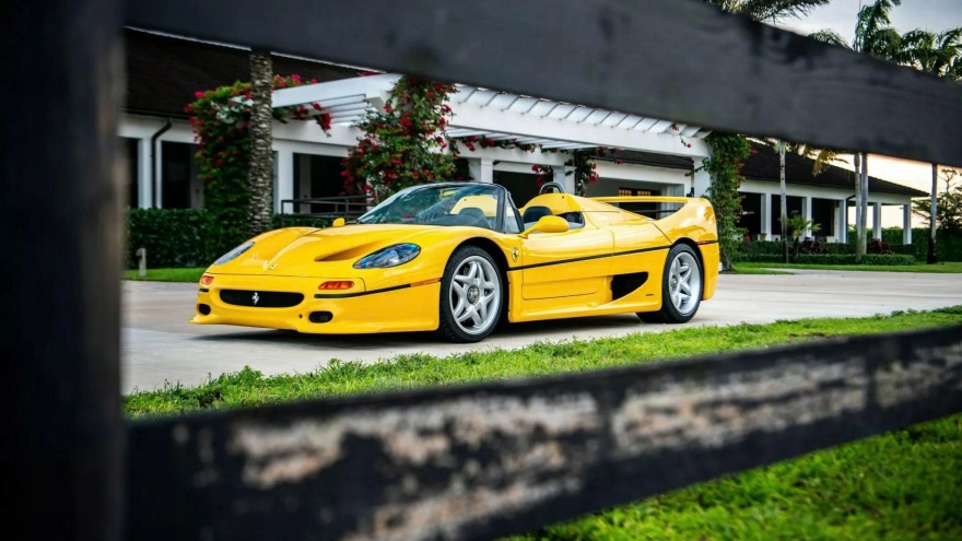 Chiêm ngưỡng Ferrari F50 màu vàng Giallo Modena vừa được bán đấu giá hơn 240 tỷ đồng