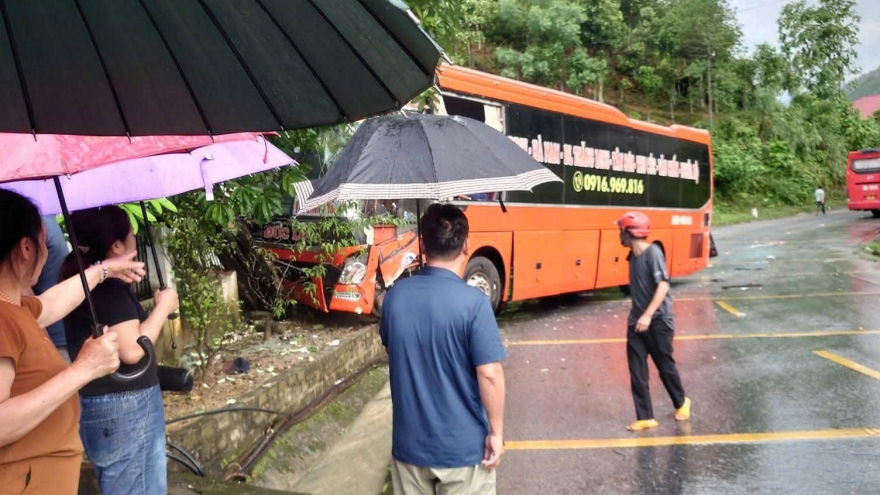 Va chạm giữa 2 ô tô khách ở Lào Cai, 1 người tử vong