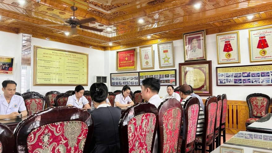 Nữ điều dưỡng Bệnh viện Đa khoa Hải Hậu bị người nhà bệnh nhân tấn công