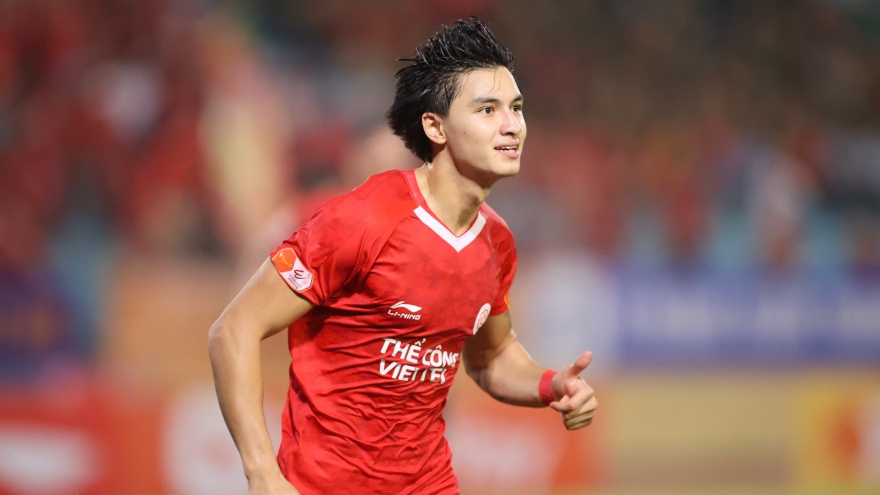 HLV Popov khen cầu thủ Việt kiều vừa vào sân 2 phút đã ghi bàn