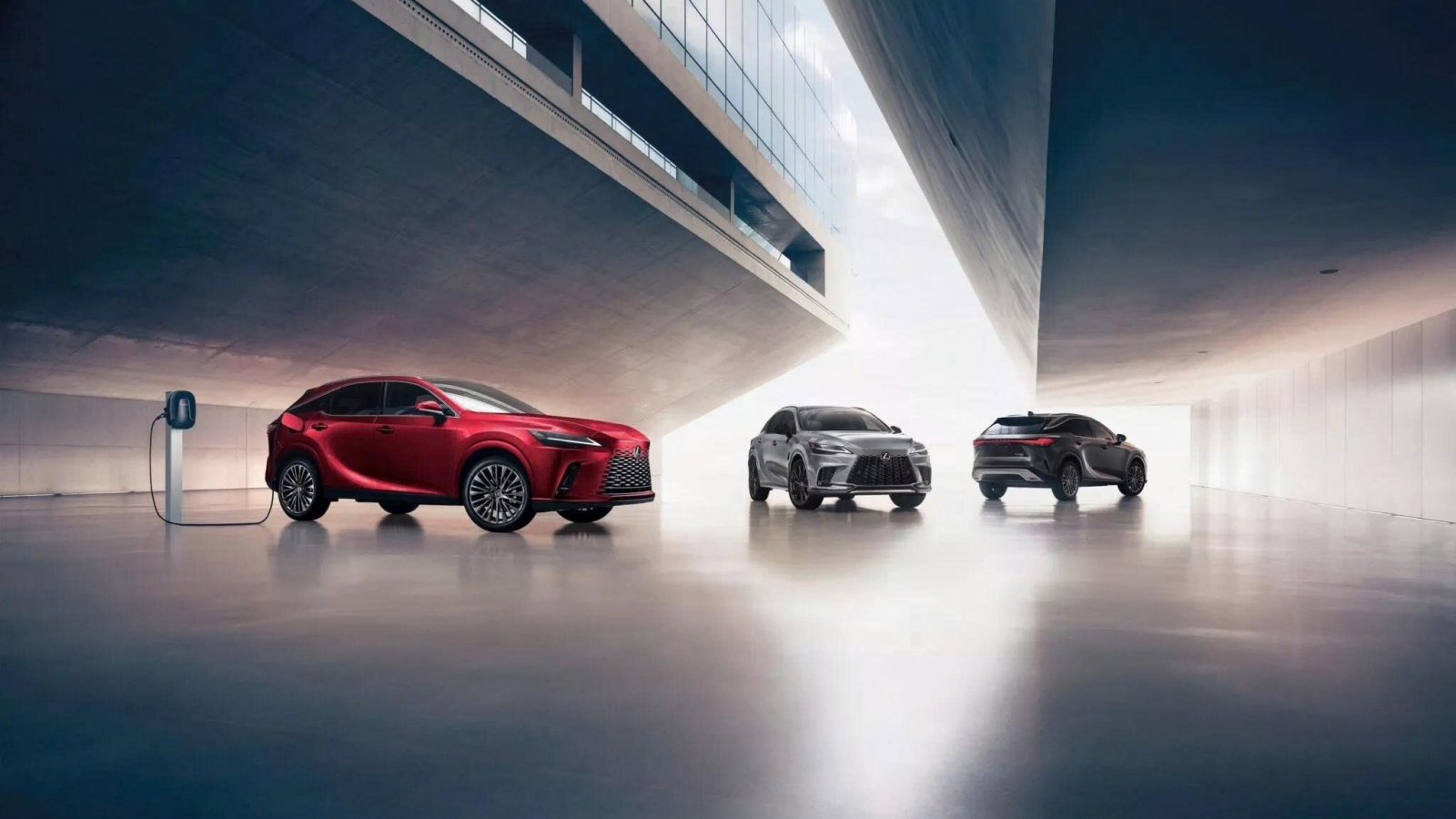 Crossover hạng sang Lexus RX sẽ có thêm phiên bản plug-in hybrid với mức giá rẻ hơn