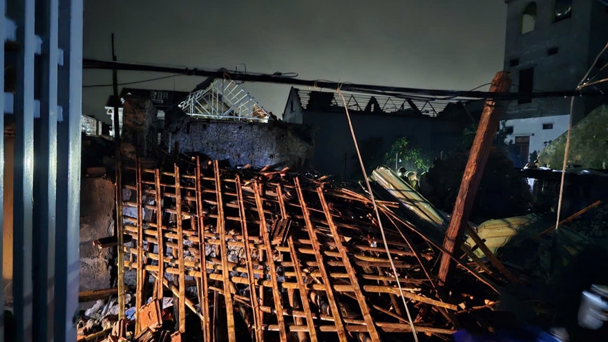 Ninh Bình: Lốc xoáy làm 1 người tử vong, nhiều nhà cửa và cây cối hư hại