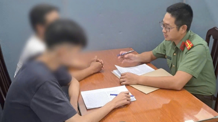 Giả mạo giấy mời A80, chiếm đoạt hàng trăm triệu đồng