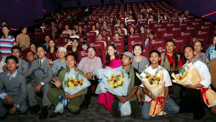 Mưa đỏ lay động khán giả quốc tế: Không chỉ là điện ảnh, mà là bản hùng ca