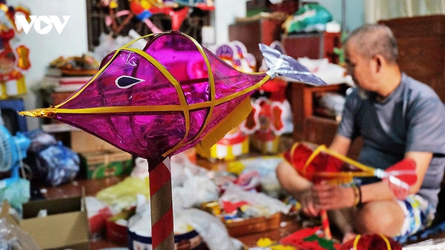 Last guardians of traditional Mid-Autumn Festival toys on the outskirts of Hanoi