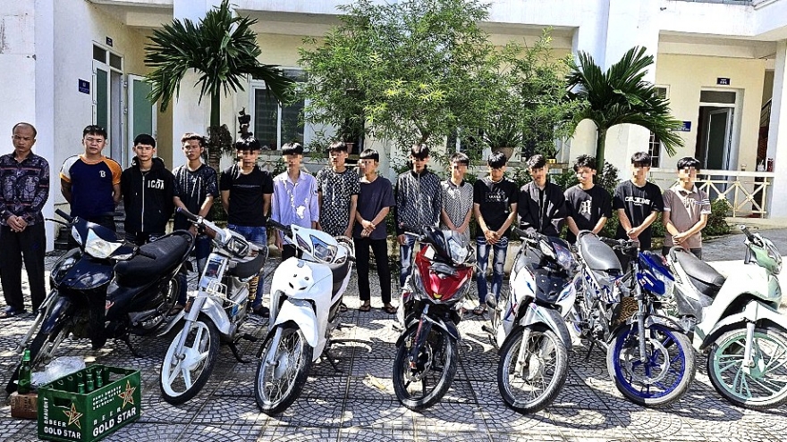 Bắt giữ 16 đối tượng mang hung khí rượt đuổi người đi đường ở Nghệ An