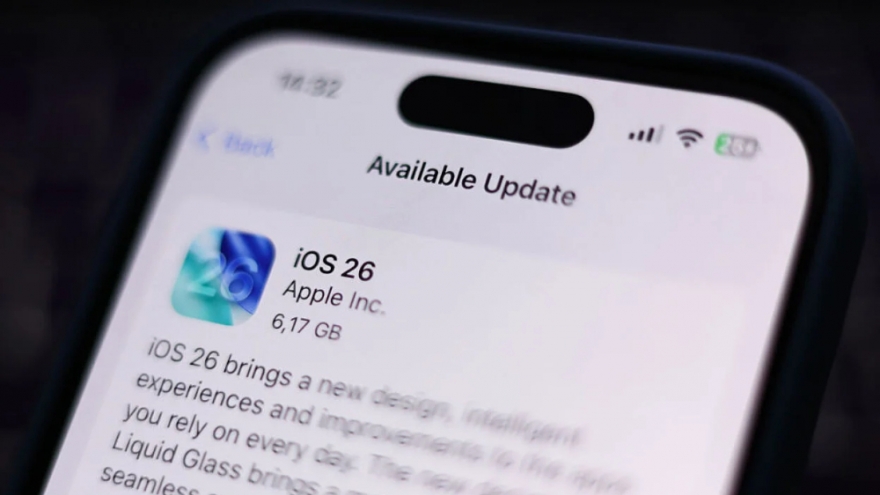 Vì sao iOS 26.0.1 được triển khai chỉ 2 tuần sau khi iOS 26 xuất hiện?