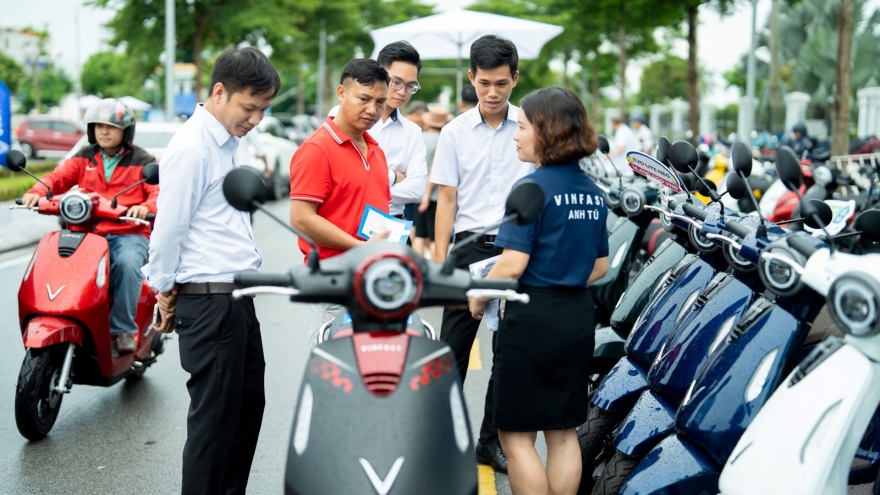 Học sinh mê mẩn, phụ huynh cũng “gật đầu” với xe máy điện VinFast Evo Lite Neo