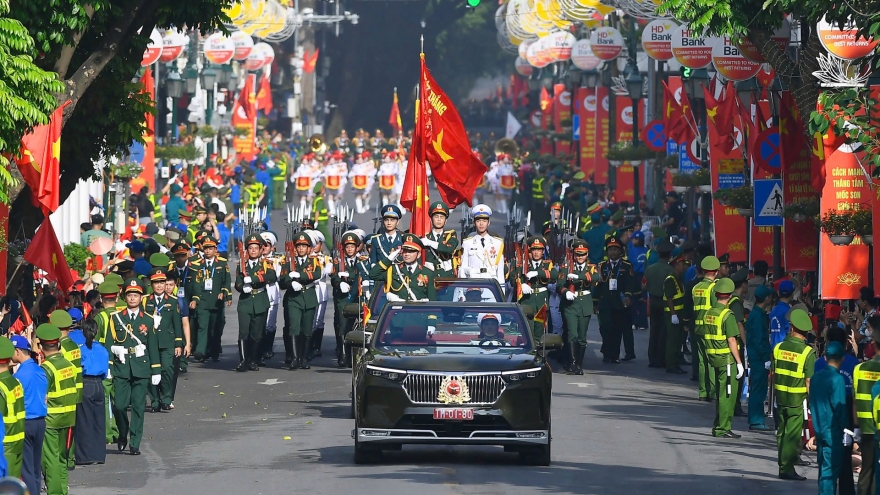 Xe điện Việt kiêu hãnh trong đội hình diễu binh 2/9: Khoảnh khắc tự hào không thể quên