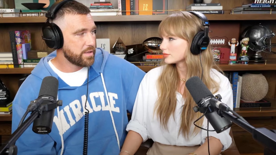 Điều gì khiến Taylor Swift công khai hết mình khi yêu Travis Kelce?
