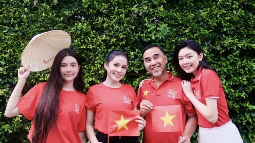 Sao Việt 2/9: Quyền Linh và con gái Lọ Lem mừng Quốc khánh 2/9