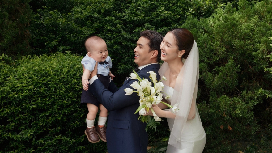 Sao Việt 15/9: Con trai chụp ảnh cưới cùng vợ chồng Hồ Quang Hiếu