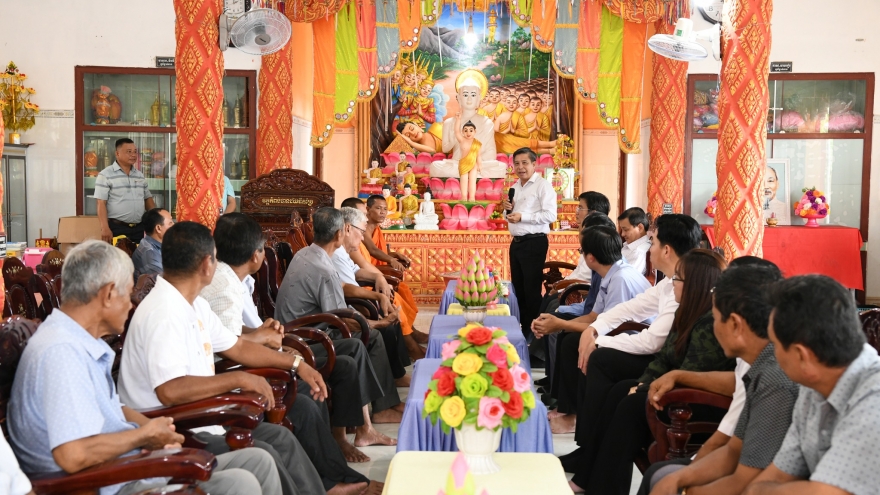 Lãnh đạo thành phố Cần Thơ thăm, chúc mừng lễ Sen Đôn Ta của đồng bào Khmer