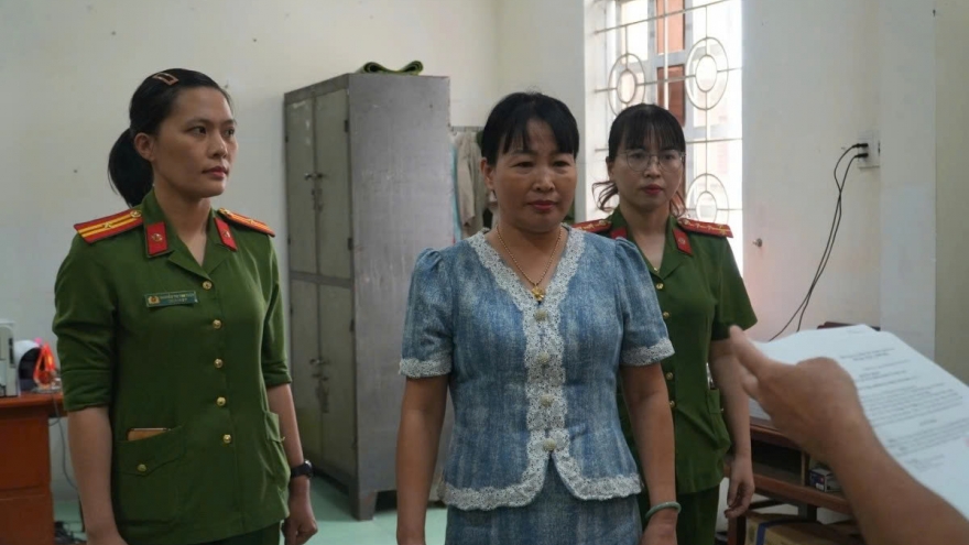 Nóng 24h: Bắt nữ giám đốc rút ruột tài sản nhà nước