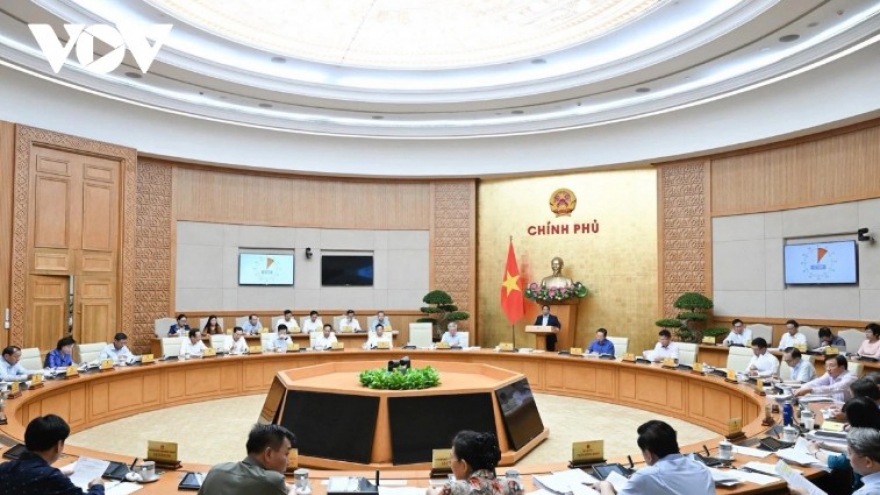 PM calls for stronger measures to stabilize gold prices, exchange rates, and cash flow