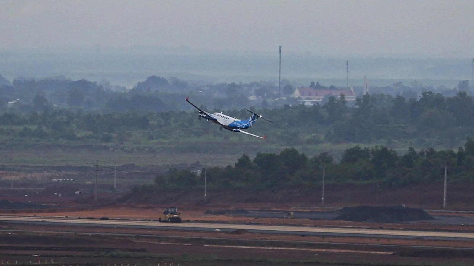 Calibration flights begin at Long Thanh airport ahead of 2026 opening
