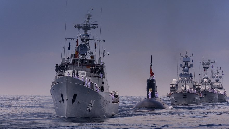 Màn chào cờ, diễu binh trên biển của Quân chủng Hải quân