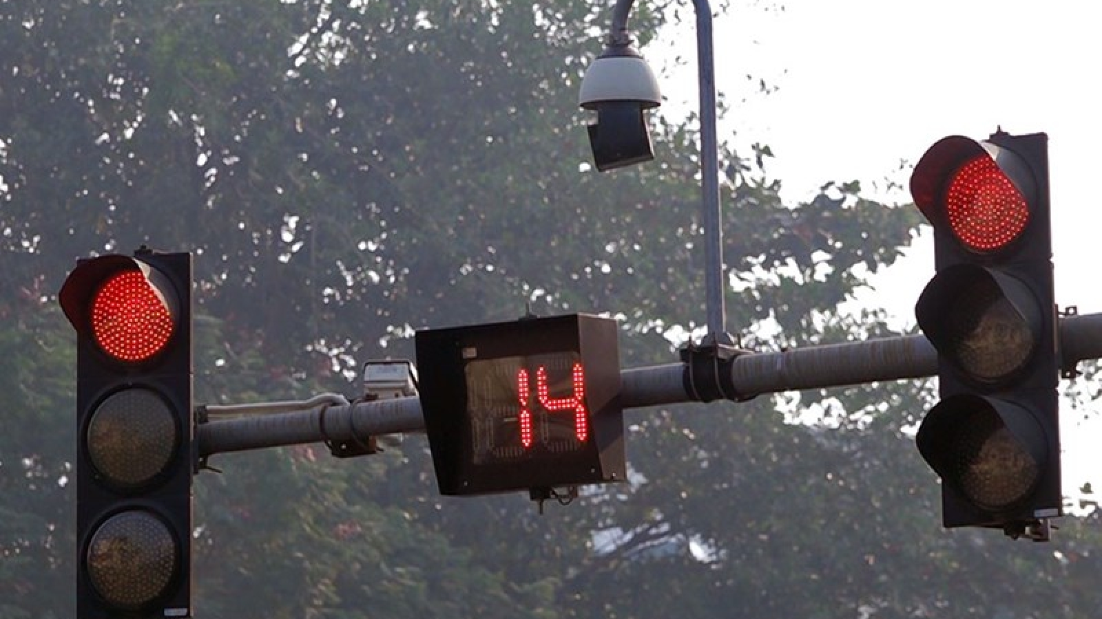 Camera đèn giao thông không chỉ để xử lý phạt nguội