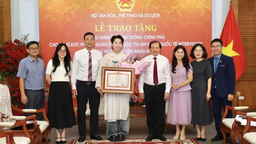Intervision 2025 winner Duc Phuc receives PM honour