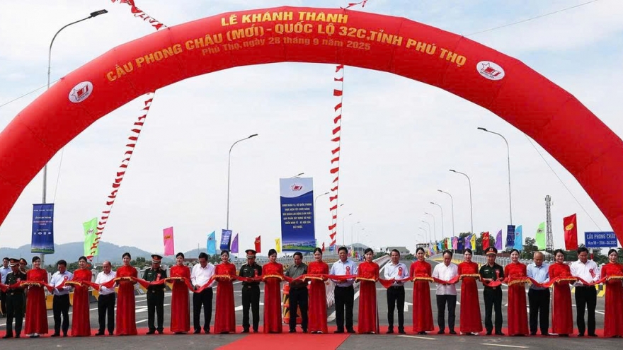 Phong Chau Bridge inaugurated after nine months of emergency construction