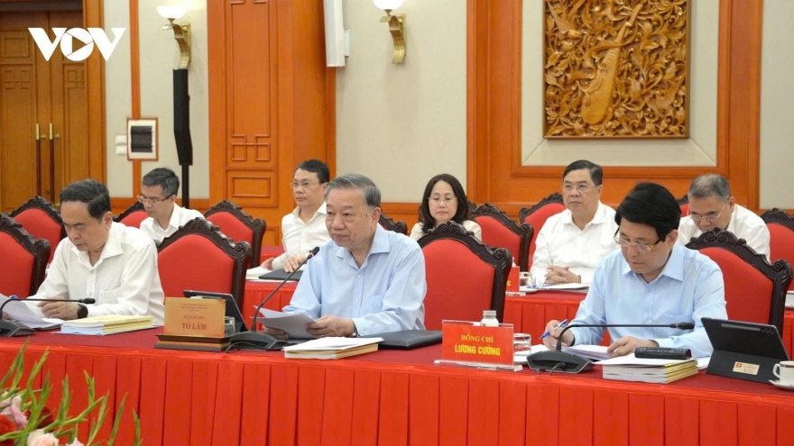 Politburo examines Gov’t Party Committee congress preparations