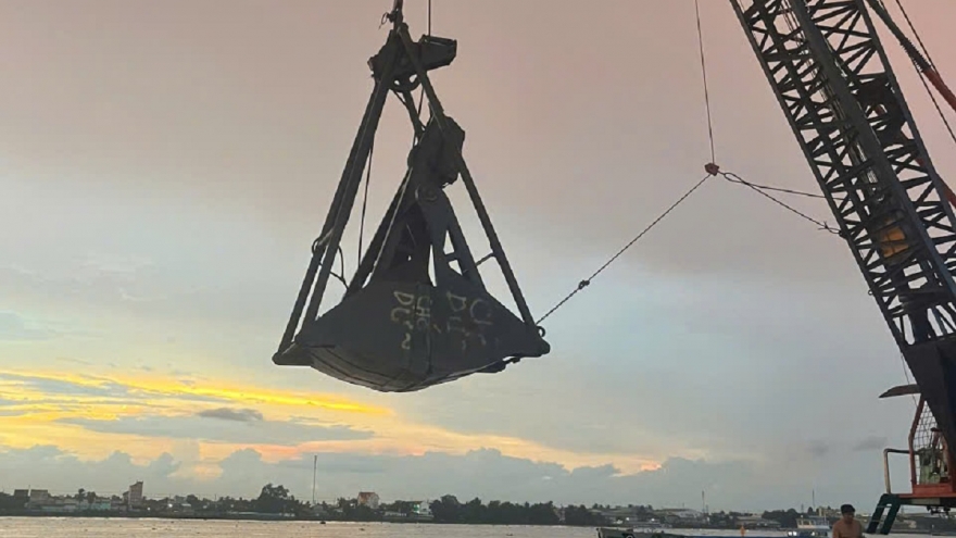 Đồng Tháp điều chuyển cát cho dự án cần, khắc phục khai thác "rùa bò"