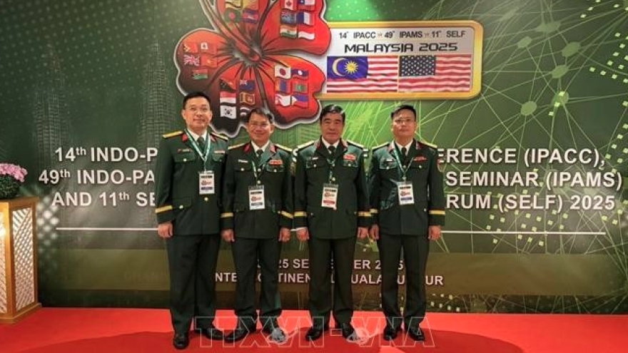 Vietnam attends regional military cooperation conferences