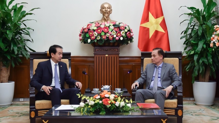 Acting Minister of Foreign Affairs receives Chinese Ambassador to Vietnam