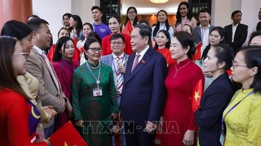 NA Chairman meets Vietnamese community in Malaysia