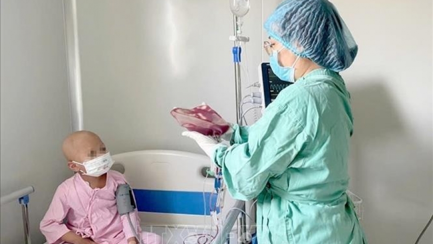 Vietnam performs first-ever mother-to-child bone marrow transplant for Thalassemia