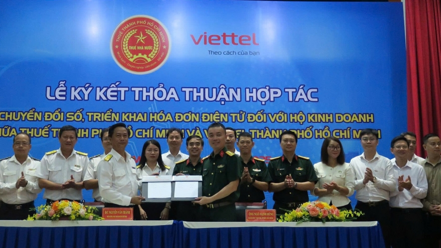 “Cầm tay chỉ việc” để chủ hộ kinh doanh lớn tuổi làm được hóa đơn điện tử