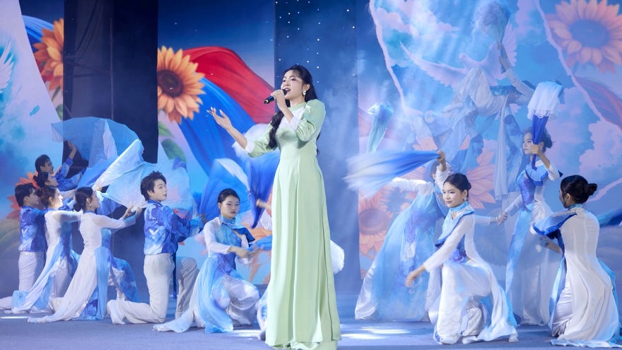 Bất ngờ với vai trò mới của Duyên Quỳnh tại đấu trường nhan sắc sinh viên