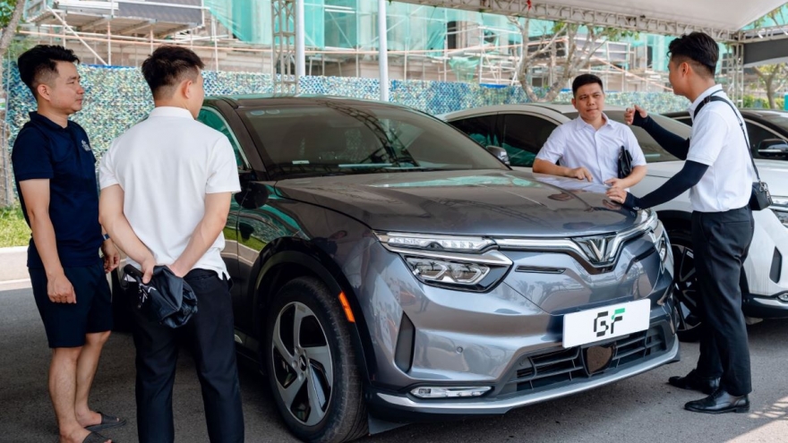 Người dùng hài lòng với VinFast VF 8 “lướt” từ GF: “Giá tốt, chất lượng xe như mới”