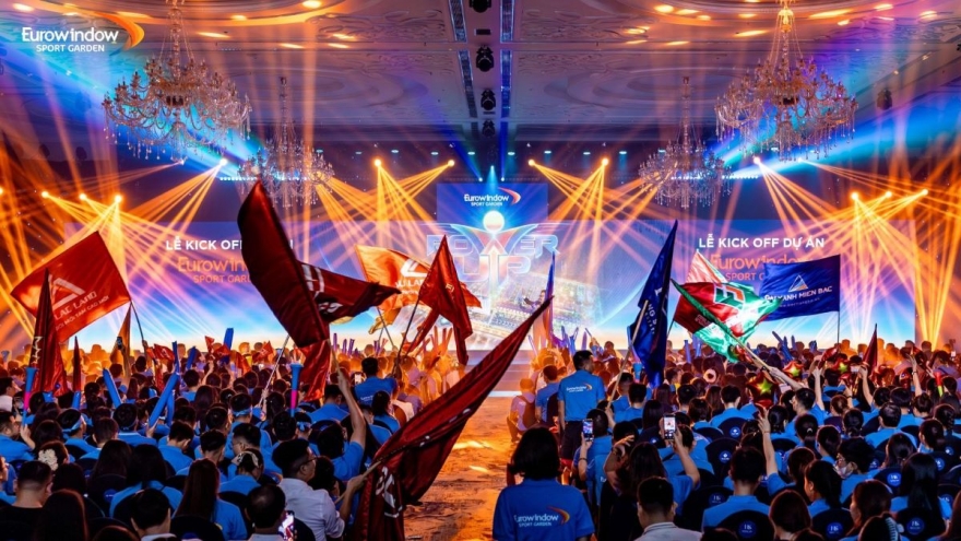 1.200 chiến binh sales hừng hực khí thế tại lễ Kick-off dự án của Eurowindow Holding