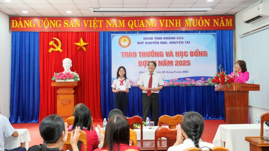 Yến sào Khánh Hòa đồng hành cùng Quỹ khuyến học, khuyến tài Khánh Hòa