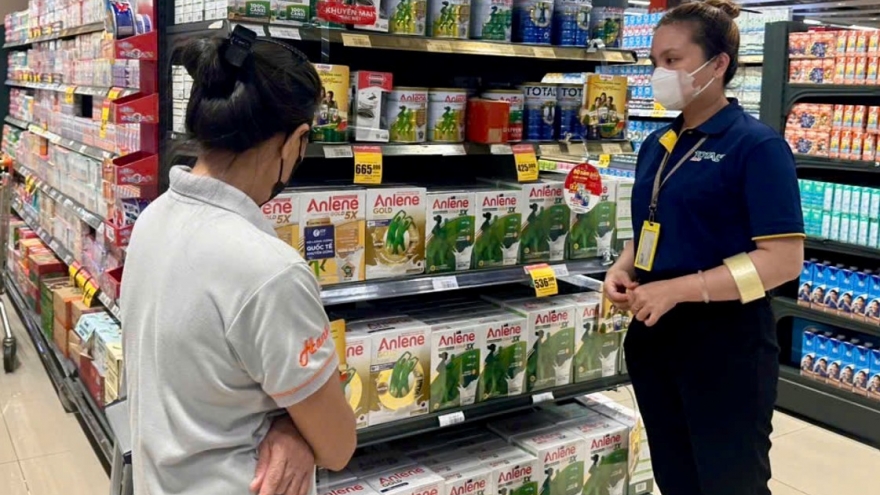 Anlene tặng quà sức khỏe cho khách hàng Co.opmart, Co.opXtra