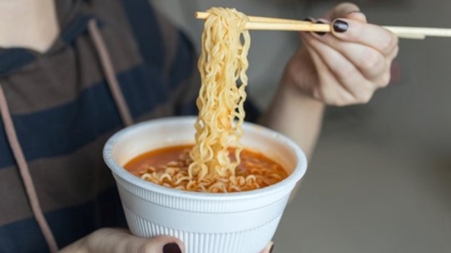 Cảnh báo: Đây là điều gì xảy ra với cơ thể nếu bạn ăn mì tôm mỗi ngày