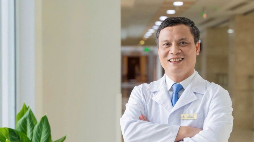 30 năm chọn “lối đi khó” và ngã rẽ bất ngờ của “đôi tay vàng” ngoại khoa