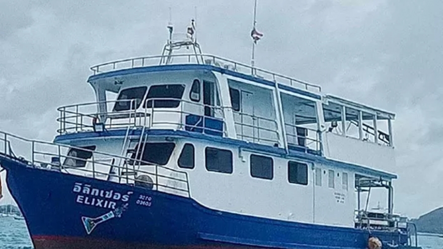 Cảnh sát biển Thái Lan thu giữ nửa tấn ma túy đá trên tàu neo đậu tránh bão