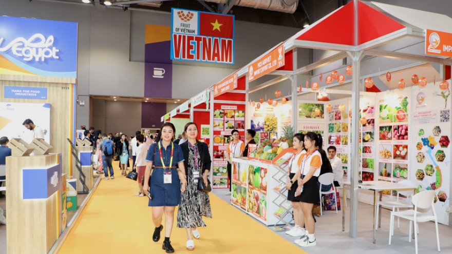 Vietnamese fruits capture attention at Asia Fruit Logistica in Hong Kong