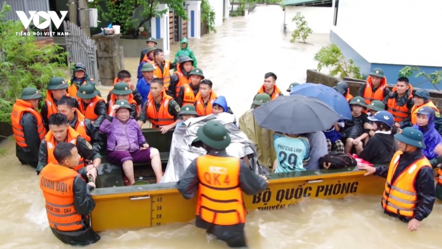 Kịp thời sơ tán 40 hộ dân Nghệ An ra khỏi vùng ngập lụt do ảnh hưởng của bão số 10