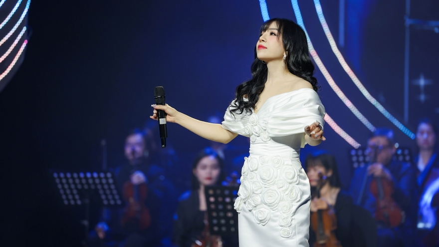 Minh Chuyên kể câu chuyện cô đơn trong tình yêu bằng chất giọng đầy nội lực