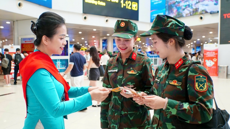 Hành trình chuyến bay đặc biệt đưa hơn 360 chiến sĩ làm nhiệm vụ A80 về TP.HCM