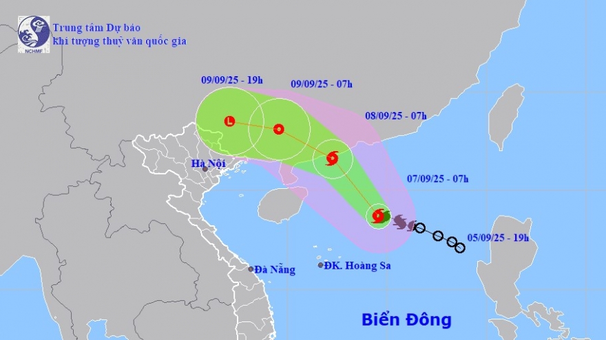 Bão số 7 giật cấp 11 đang trên vùng biển phía bắc Biển Đông