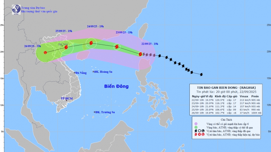 Siêu bão Ragasa đang tiến vào Biển Đông, gió giật trên cấp 17