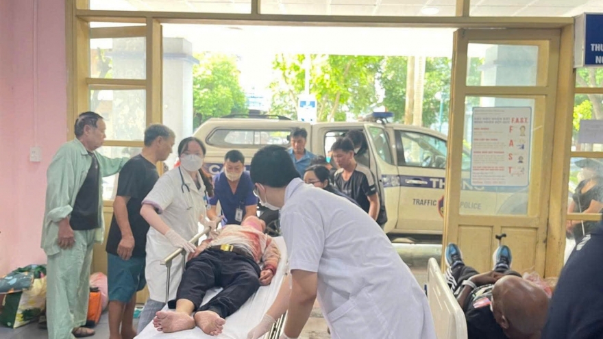 Cấp cứu 18 nạn nhân vụ tai nạn liên hoàn trên cao tốc Hà Nội - Ninh Bình
