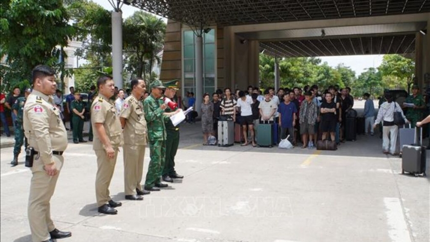 Tay Ninh receives 79 Vietnamese citizens repatriated from Cambodia