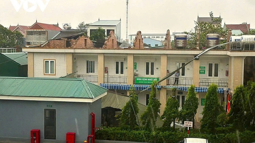 Bộ Y tế yêu cầu bảo đảm thuốc, giường bệnh và cấp cứu sau bão số 10