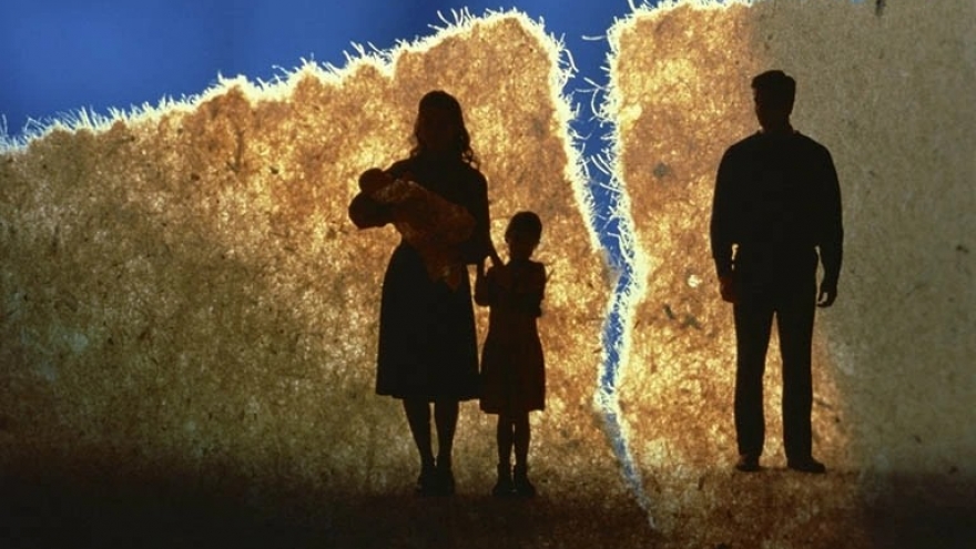 Gia đình khi đã đủ đầy, tôi lại băn khoăn nghĩ về đứa "con rơi" trước khi lấy vợ